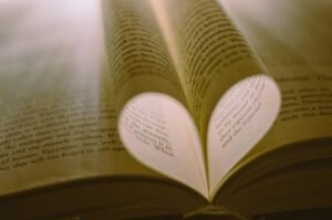 Lire la suite à propos de l’article Genre Littéraire | Nouvelles : Origines et définition